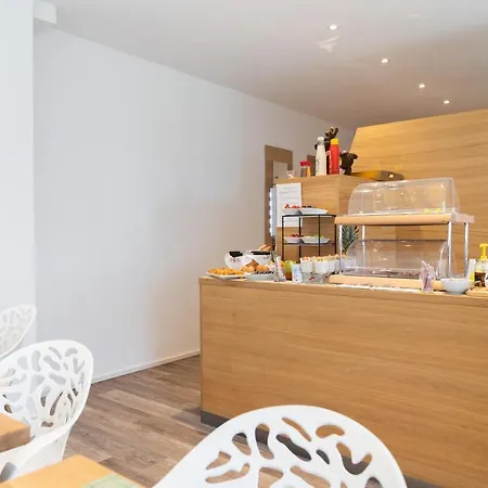 Alojamento de Acomodação e Pequeno-almoço Floeckner 3*