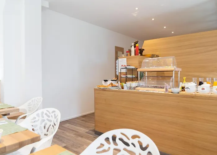 Alojamento de Acomodação e Pequeno-almoço Floeckner 3*